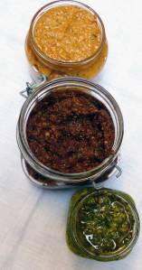 Pesto, pesto de tomates secos y pesto alla trapanese. CP.