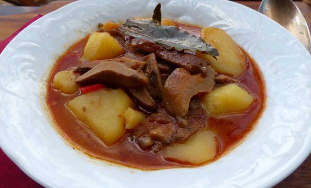 Patatas con níscalos al modo de Segovia. CP